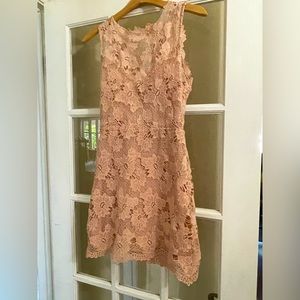 Gianni Bini Lace floral dress Junior’s S Dusky Pink color